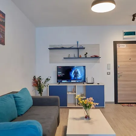 Апартаменты Sandy Walk Apt N Pools Beach *