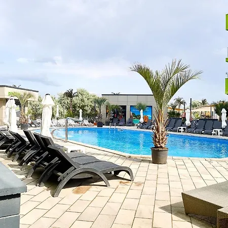 Sandy Walk Apt N Pools Beach Apartament